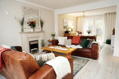 4 bedroom semi-detached villa for sale, Lyell Grove, East Kilbride G74