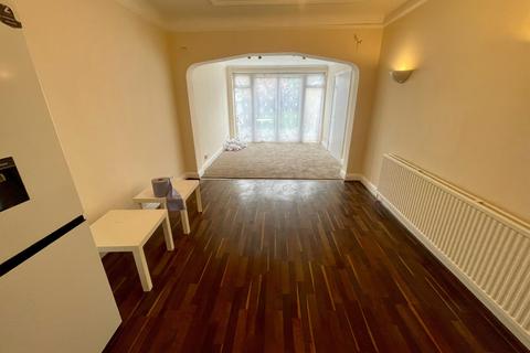 5 bedroom semi-detached house to rent, Alveston Avenue, Harrow, Greater London, HA3