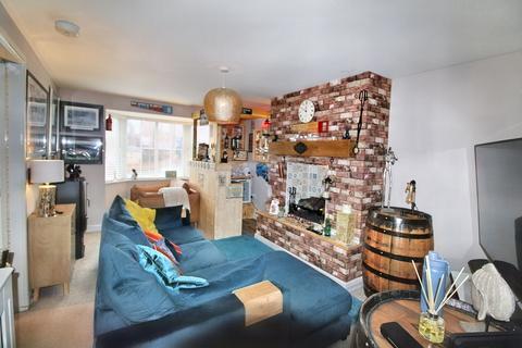 2 bedroom flat for sale, Hawthorn Close, Benwell Village, Newcastle upon Tyne, Tyne and Wear, NE15 6AG