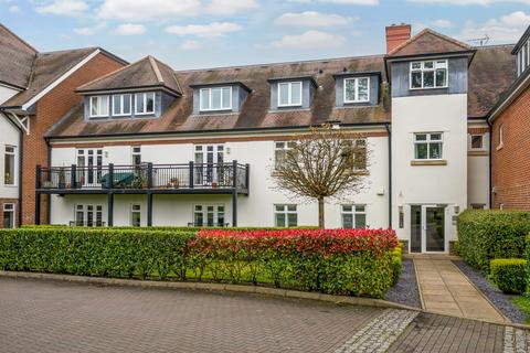 2 bedroom flat for sale, Beacon Crescent, Surrey GU26