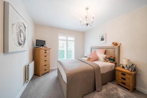 1 Beacon Crescent, Hindhead, GU26 6UG