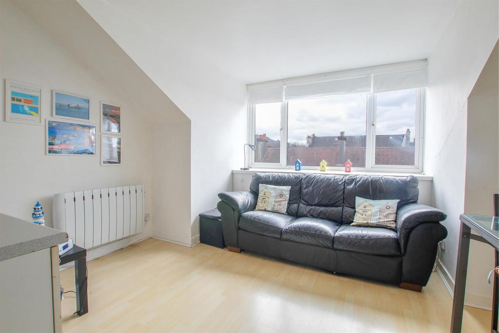 Kelvin Street, Largs KA30 1 bed flat £39,000