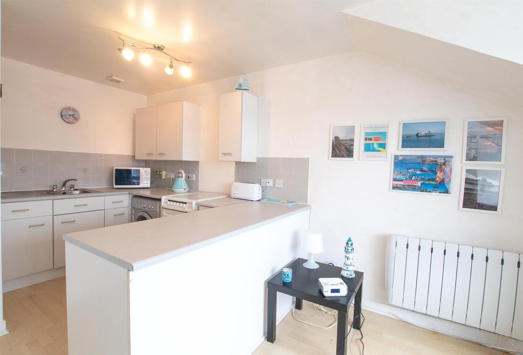 Kelvin Street, Largs KA30 1 bed flat £39,000