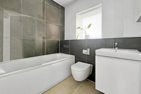 34 Bloomfields, Rainham, Gillingham, ME8 7DD