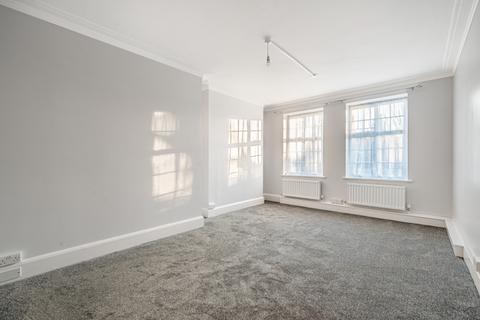 3 bedroom flat to rent, North End Road London NW11