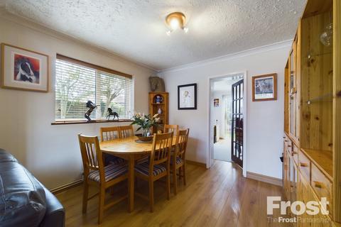 28 Garden Close, Ashford, TW15 1LH