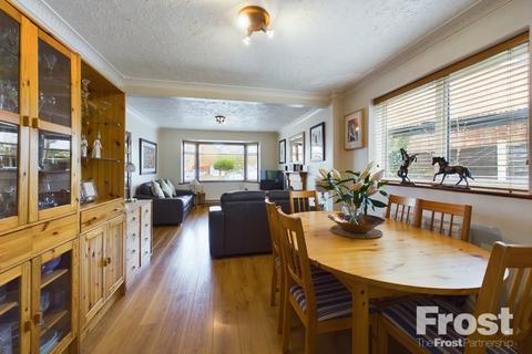 28 Garden Close, Ashford, TW15 1LH