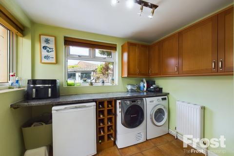 28 Garden Close, Ashford, TW15 1LH