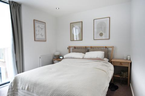 1 bedroom penthouse for sale, Station Road, Gerrards Cross, Buckinghamshire, SL9