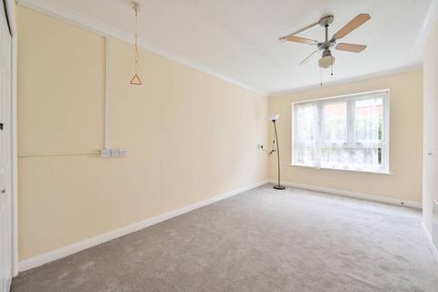 1 bedroom flat for sale, Cedar Close, West Dulwich, London, SE21