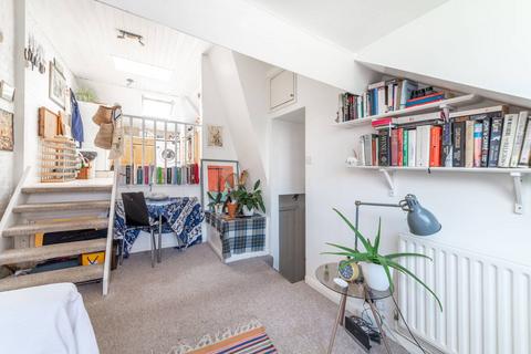 2 bedroom flat for sale, Glenloch Road, Belsize Park, London, NW3
