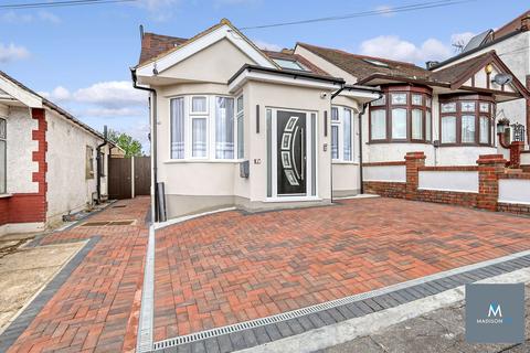 5 bedroom bungalow to rent, Woodford Green, Greater London IG8