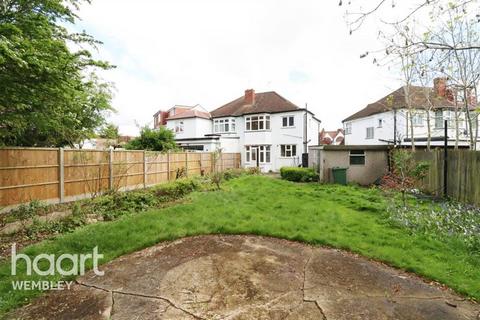 3 bedroom semi-detached house to rent, West Court