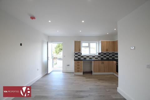 2 bedroom apartment to rent, Hoe Lane, Waltham Abbey EN9