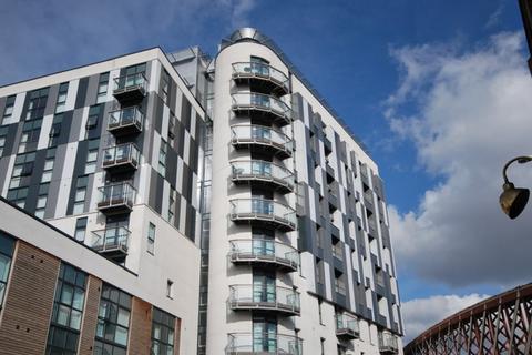 2 bedroom flat to rent, Chapel Street, Salford M3