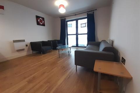 2 bedroom flat to rent, Chapel Street, Salford M3