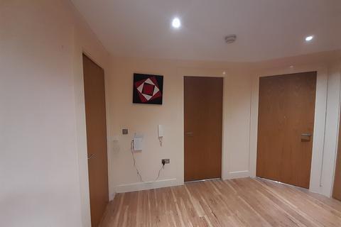 2 bedroom flat to rent, Chapel Street, Salford M3