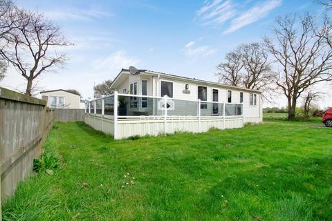 3 bedroom lodge for sale, London Road, Clacton-On-Sea CO16