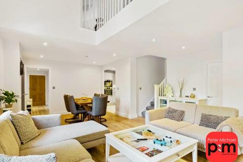 3 bedroom apartment to rent, Princess Park Manor, Friern Barnet