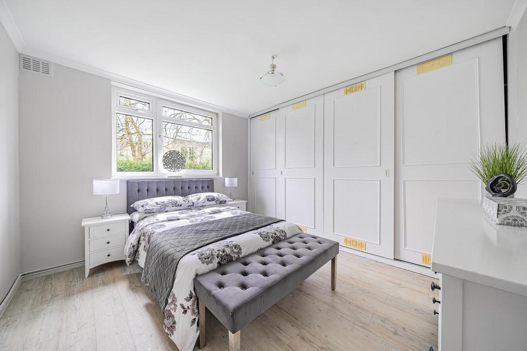 Carlton Drive, Putney 2 bed flat for sale £500,000