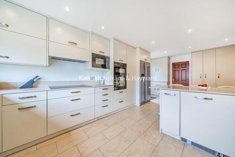 6 Aycliffe Close, Bickley, Bromley, BR1 2LX