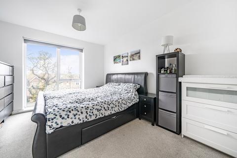 Flat 16, Daisy Court Jackdaw Close, Romford, RM3 0LW