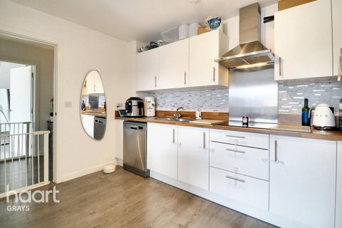 2 bedroom flat for sale, Devonshire Close, Grays