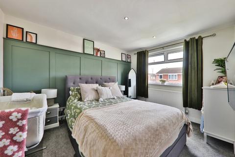 3 bedroom end of terrace house for sale, Grove Park, Beverley, HU17 9JX