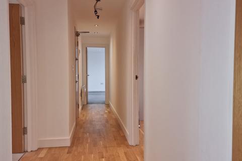 2 bedroom flat for sale, 3A Woodmansterne Road, Coulsdon CR5
