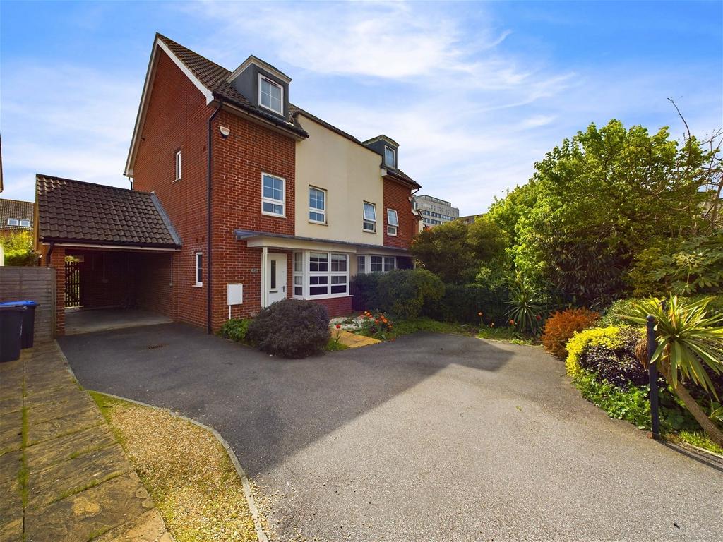 Bolsover Road, Worthing, BN13 1NR 4 bed semidetached house £2,200