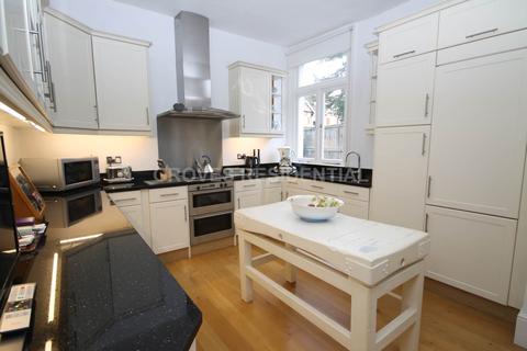 63 Lime Grove, New Malden, KT3 3TP
