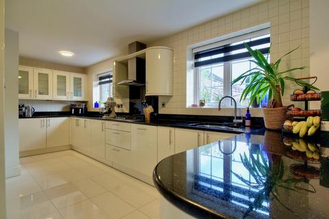 5 bedroom detached house for sale, 28 Windrush Drive, Hinckley