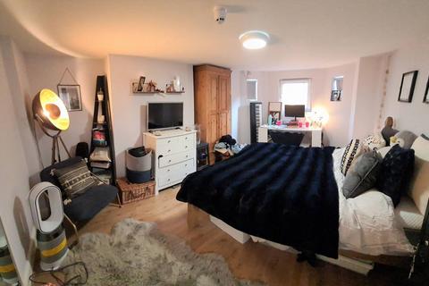 6 bedroom end of terrace house to rent, Leamington Avenue, West Didsbury, M20