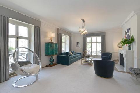 4 bedroom flat to rent, Portland Place, Marylebone, London, W1B