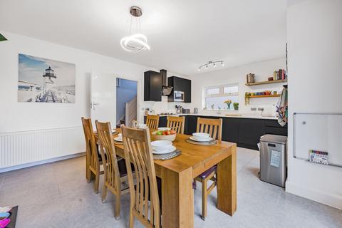 68 Amberley Gardens, Epsom, KT19 0NG