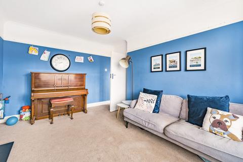 68 Amberley Gardens, Epsom, KT19 0NG