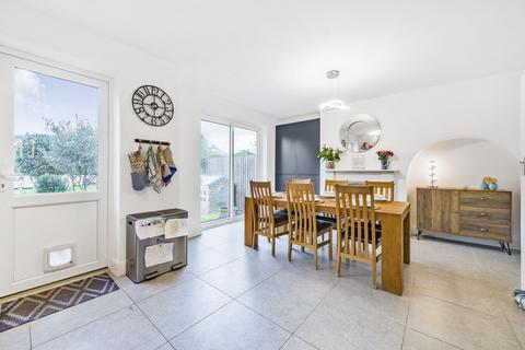 68 Amberley Gardens, Epsom, KT19 0NG