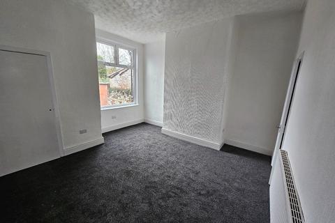 2 bedroom terraced house to rent, Ashton Road, Oldham