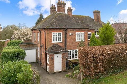 10 Oast Road, Oxted, RH8 9DX