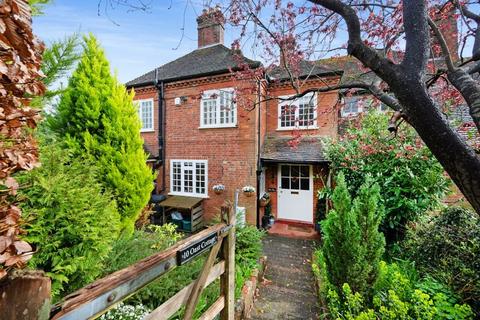10 Oast Road, Oxted, RH8 9DX