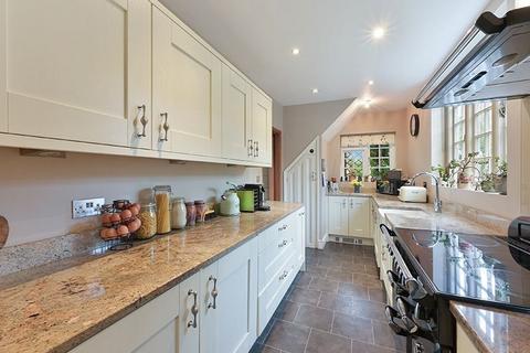 10 Oast Road, Oxted, RH8 9DX