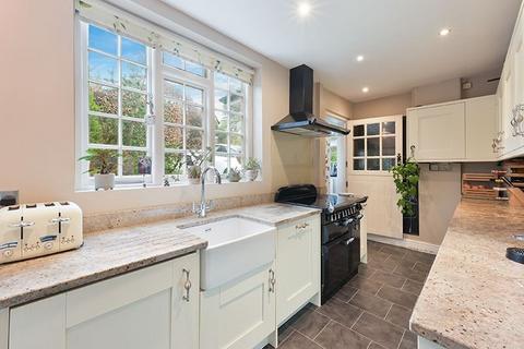 10 Oast Road, Oxted, RH8 9DX