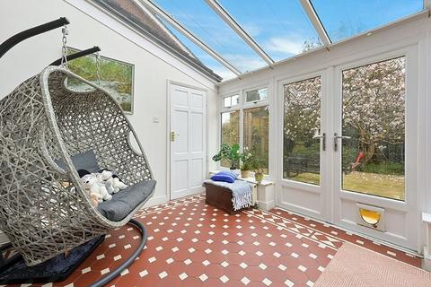 10 Oast Road, Oxted, RH8 9DX