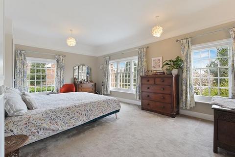 10 Oast Road, Oxted, RH8 9DX
