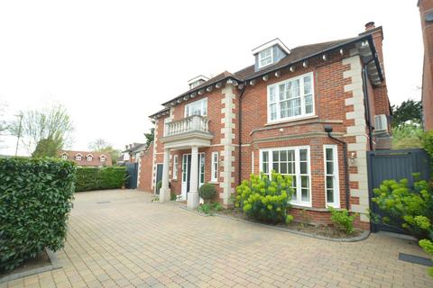 6 bedroom detached house to rent, Lingmere Close, Chigwell, IG7