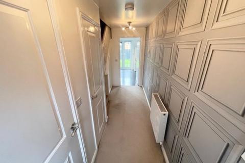 3 bedroom townhouse to rent, Bellcross Way, Monk Bretton, Barnsley, S71