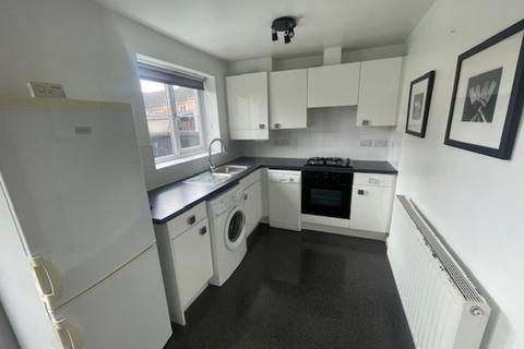 3 bedroom townhouse to rent, Bellcross Way, Monk Bretton, Barnsley, S71