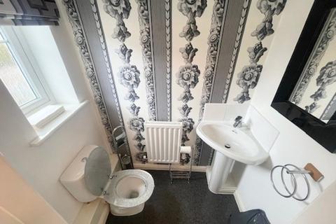 3 bedroom townhouse to rent, Bellcross Way, Monk Bretton, Barnsley, S71