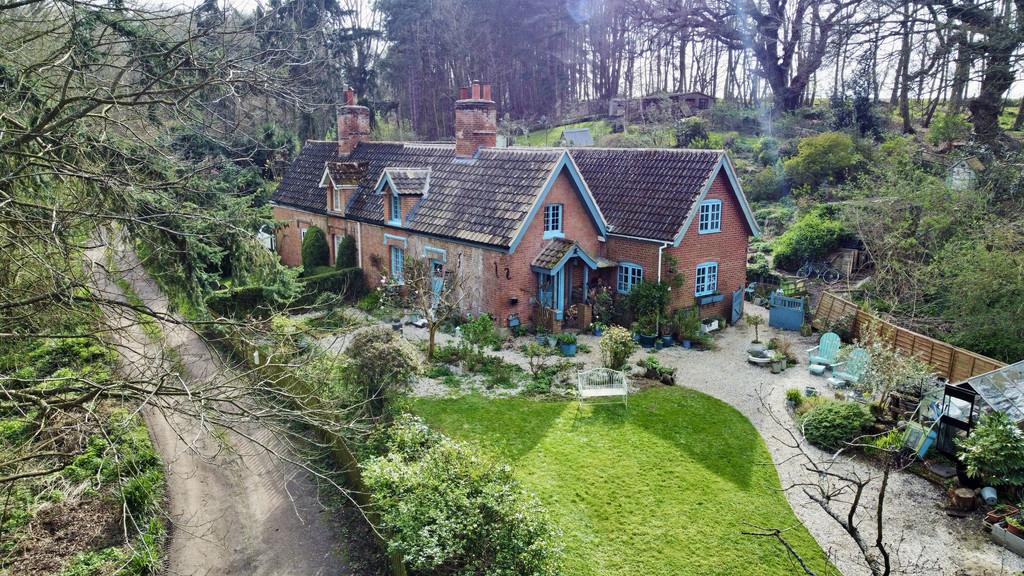 Mannings Lane, Ipswich IP9 3 bed semidetached house for sale £675,000