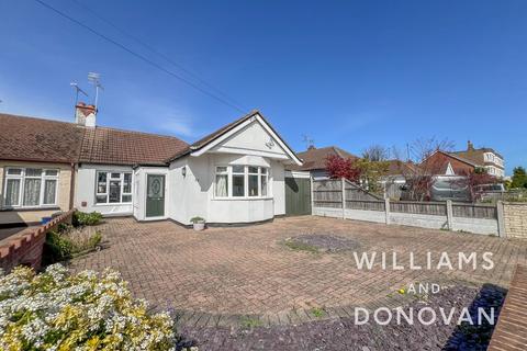 2 bedroom semi-detached bungalow for sale, Oaken Grange Drive, Southend-on-Sea